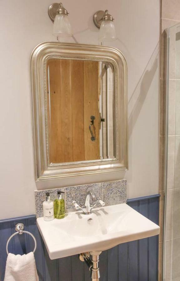 Skittles - Charming One Bedroom Apartment - Parking - Easy Access To Bath Box  Extérieur photo
